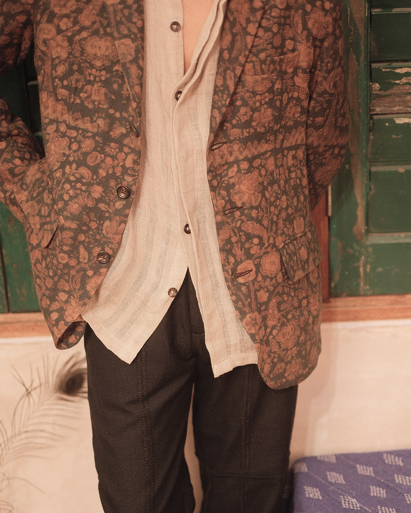 THREE BUTTON BLAZER