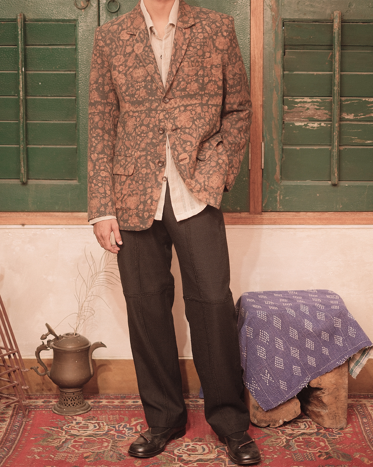 THREE BUTTON BLAZER