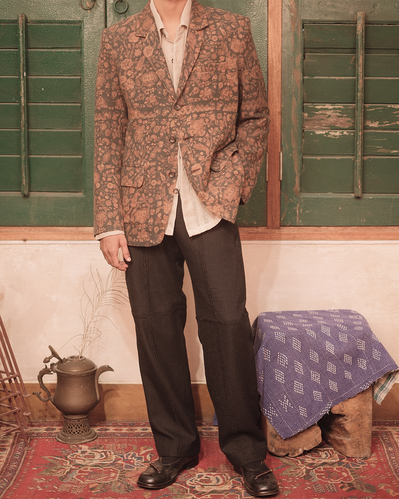 THREE BUTTON BLAZER