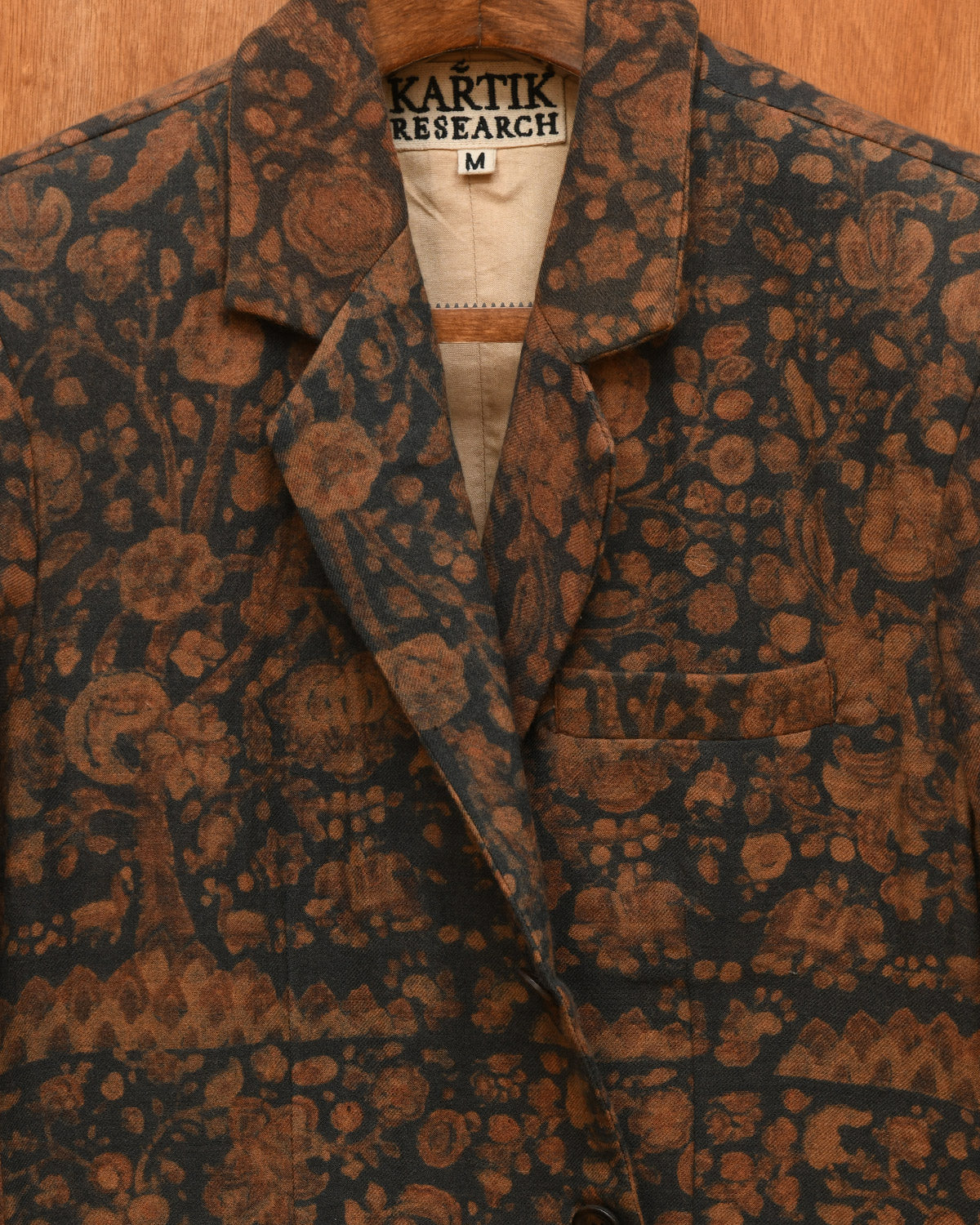 THREE BUTTON BLAZER