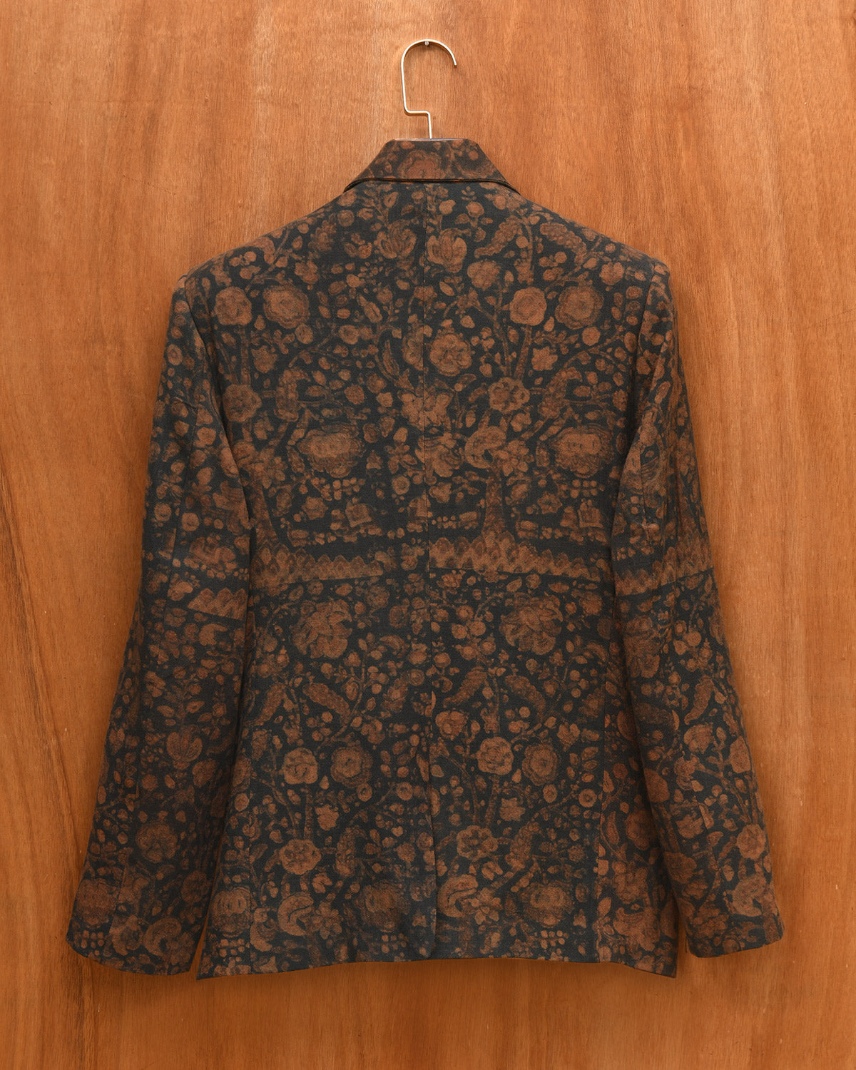 THREE BUTTON BLAZER