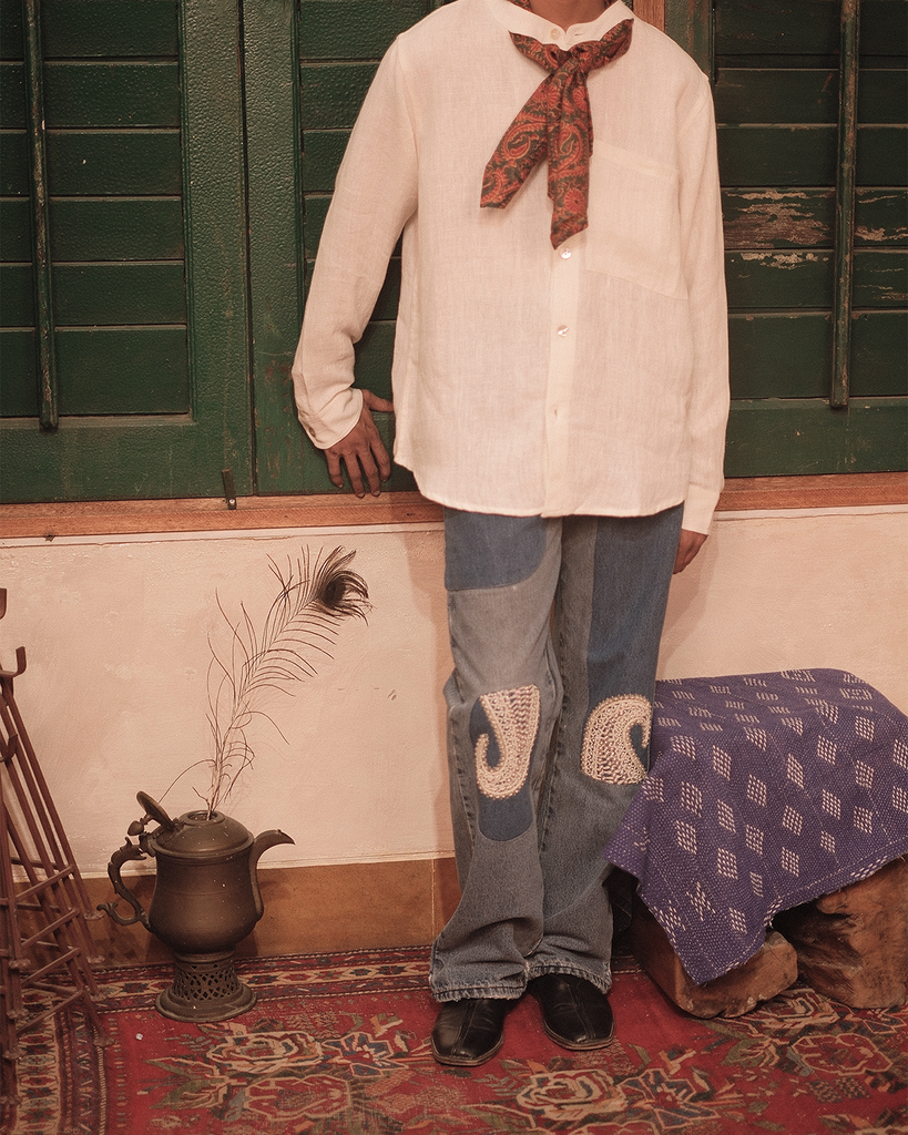 CHIKANKARI JEANS