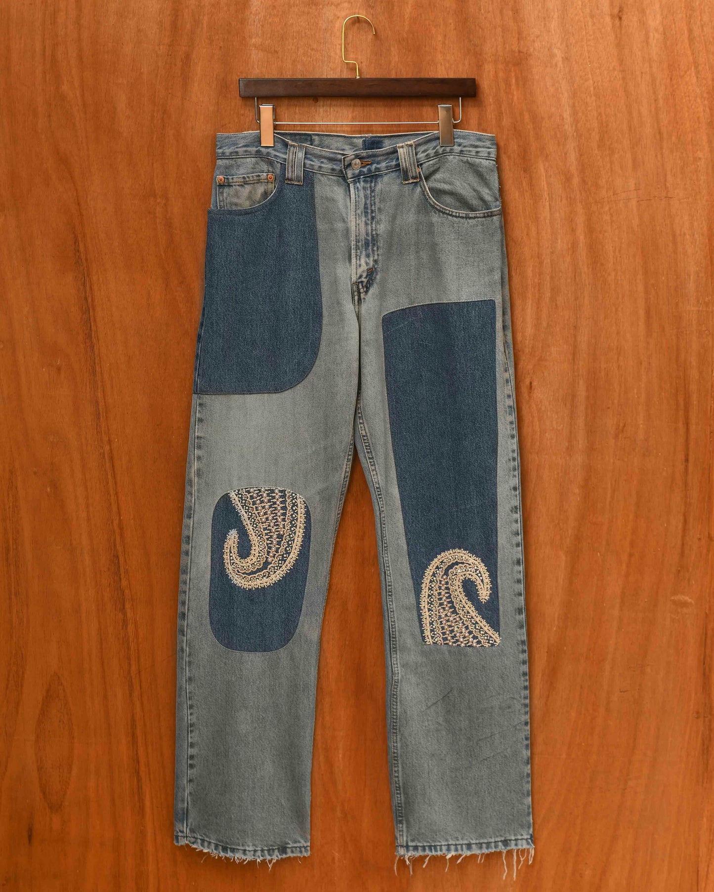 CHIKANKARI JEANS