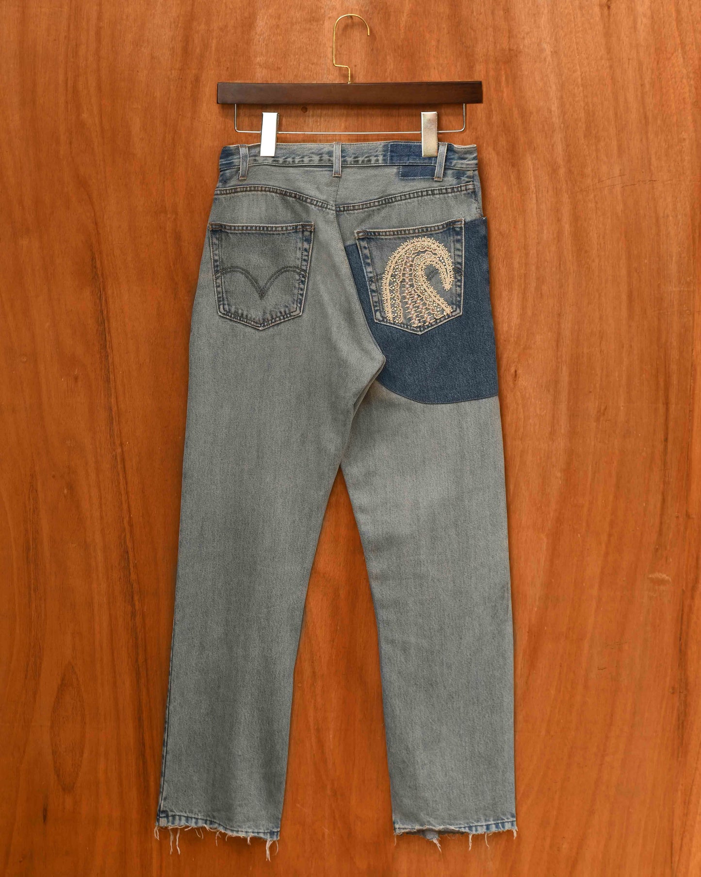 CHIKANKARI JEANS